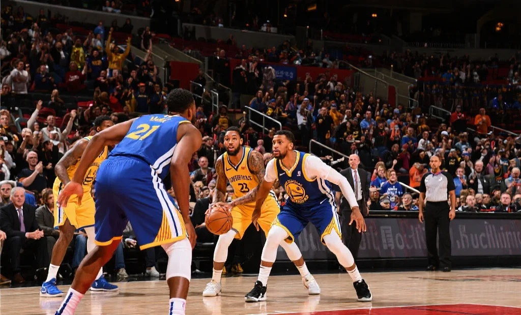 展望2025年NBA总决赛：东西部冠军核心优势深度对比与系列赛趋势预测