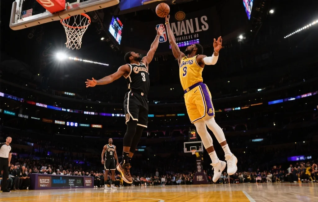 两支NBA球队在决赛场地激烈争夺，双方明星球员正跳投与封盖，场馆灯光璀璨，气氛紧张